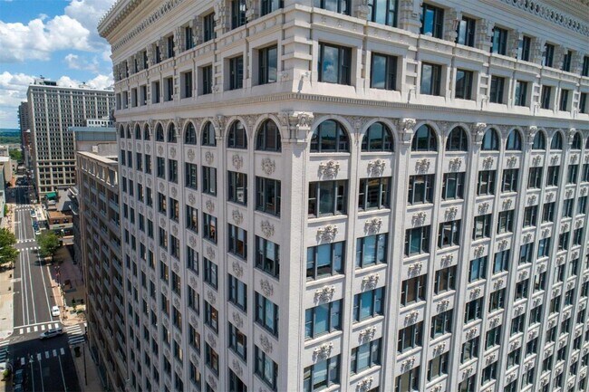 Building Photo - 915 Olive St