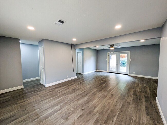Foto del edificio - 4404 Raven St