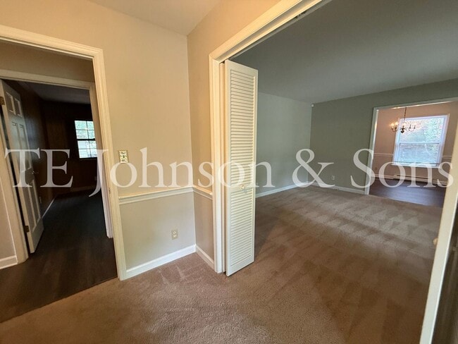 Building Photo - 2722 Winslow Ln