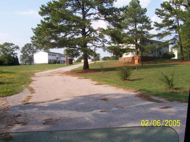 Building Photo - 1001 Park Hill Dr