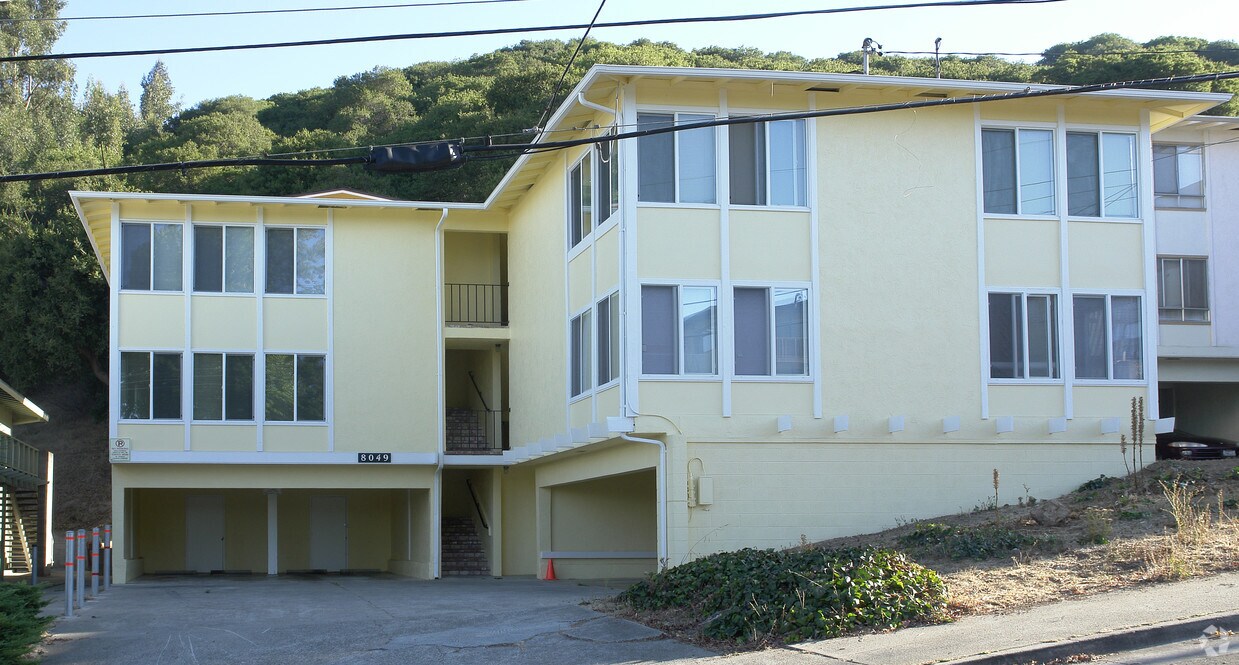 Primary Photo - 8049 Greenridge Dr