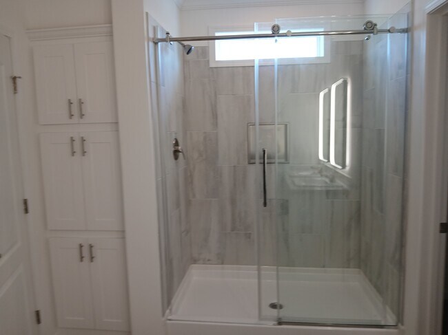 Foto del edificio - 637 Pine Brook Cir