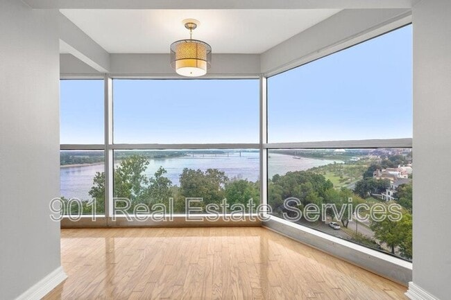 Building Photo - 655 Riverside Dr