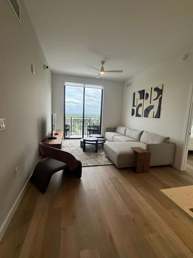 Foto del edificio - 112 SE 2nd Ave