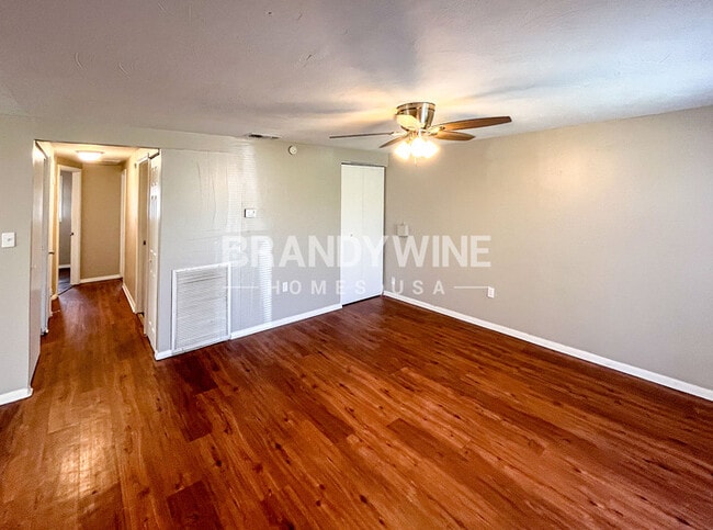 Building Photo - 3005 Dodge St