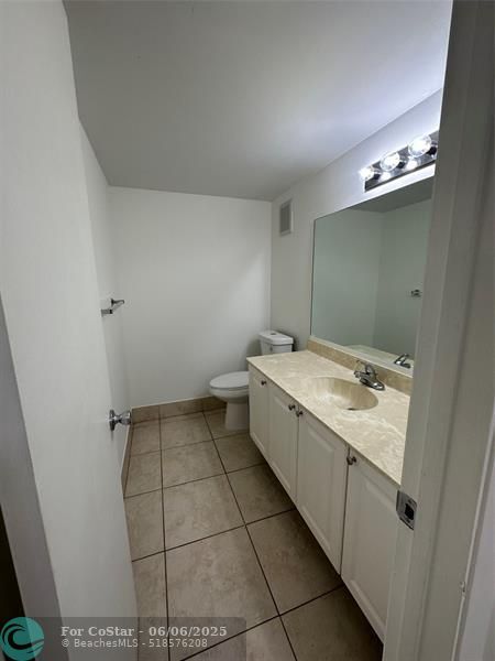 Foto del edificio - 721 N Pine Island Rd