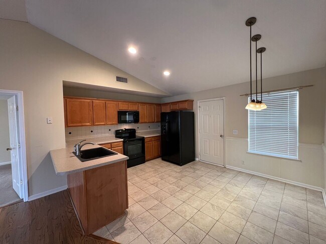 Foto del edificio - Available Now 3 BR 2 Bath Home in Lavernge with Fenced in Backyard!