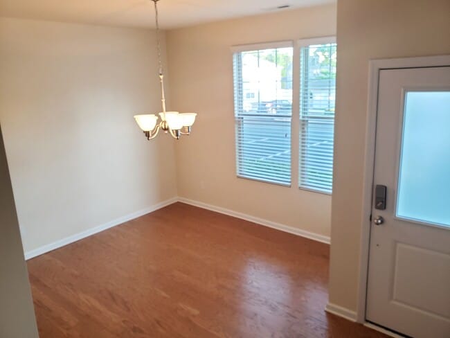 Building Photo - Thompson Ridge Townhome