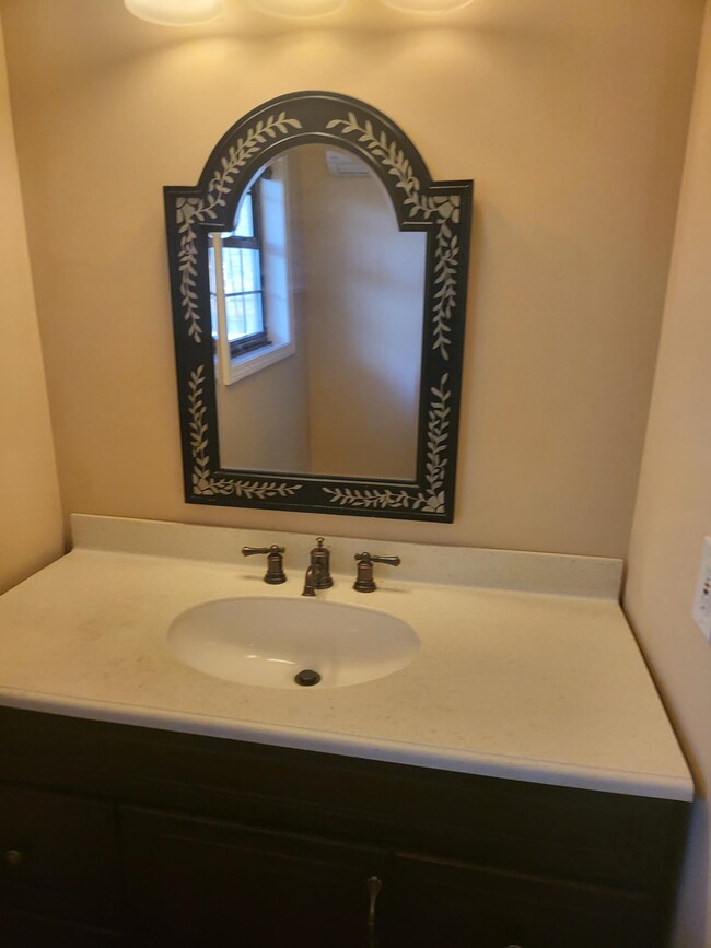 Full Bathroom downstairs - 621 Granby Hill Pl