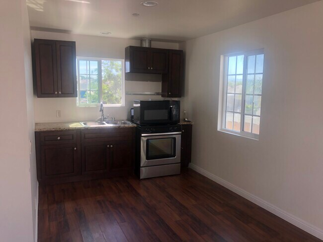 Área de cocina - 1033 Beverly St