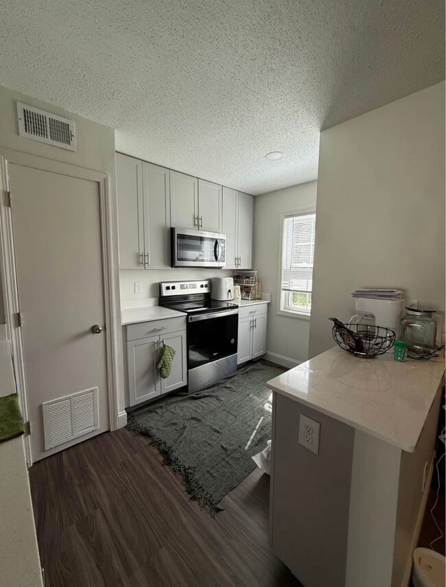 Building Photo - 608 Windsor Ridge Dr