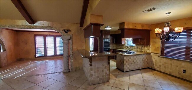 Building Photo - 4323 Colombia Dr