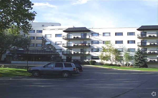 Foto del edificio - Forest Villa Condominiums