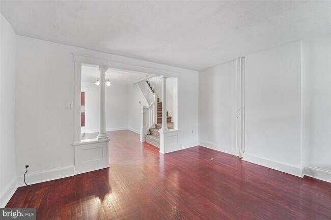 Building Photo - 528 E Elm St