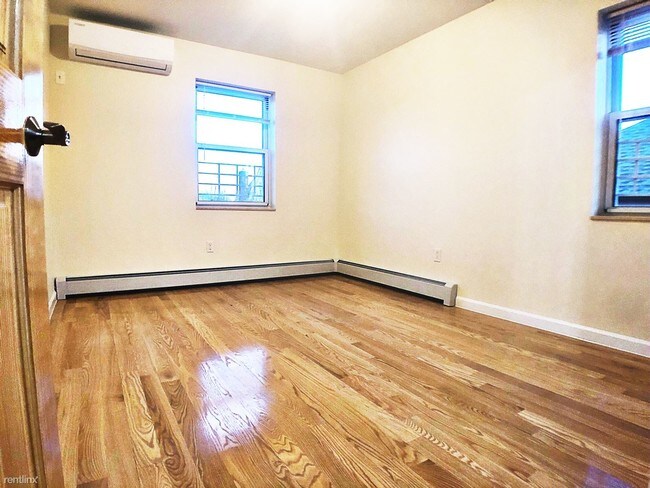 Building Photo - 4 br, 2 bath House - 1747 W 12th St