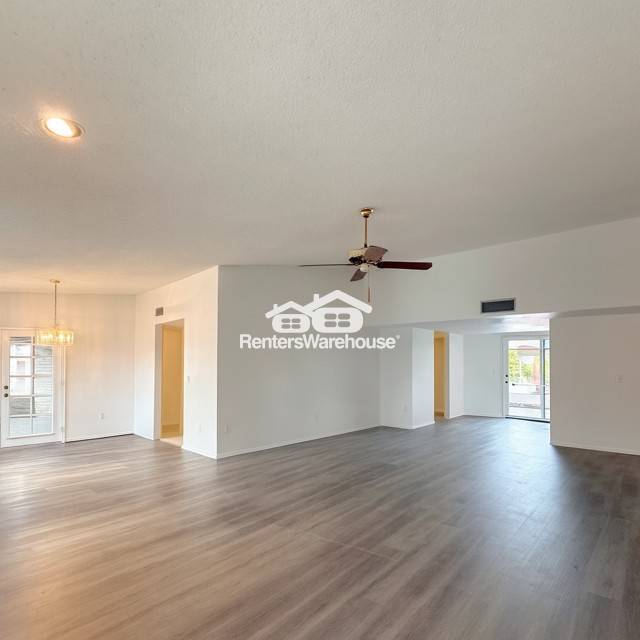 Foto del edificio - 1011 E Renee Dr