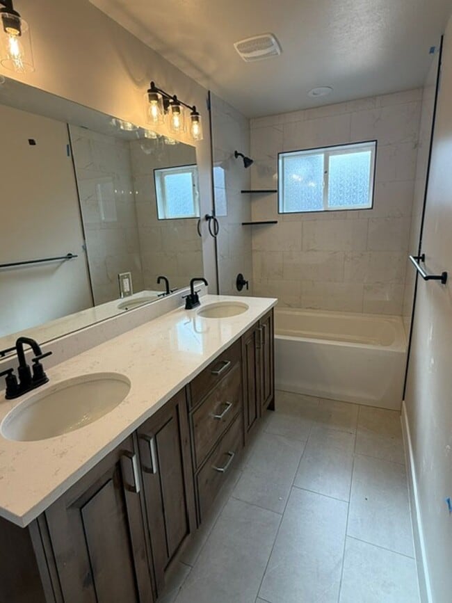 Building Photo - 3090 E Thorley Dr