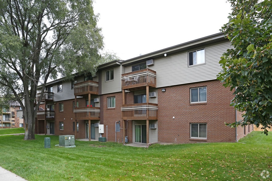 Oakshire Apartments Rentals Saint Cloud, MN