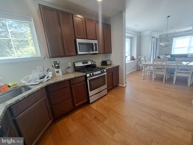 Building Photo - 37684 Ulster Dr