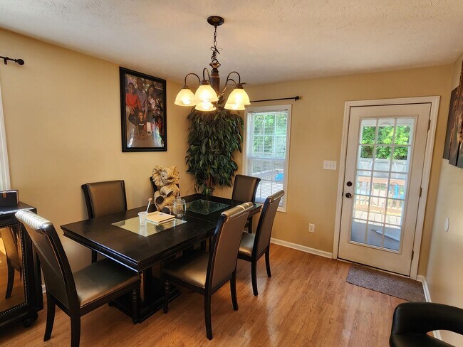 Foto del edificio - 4 Bedroom home in Hope Mills
