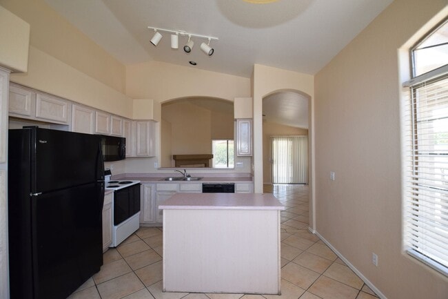 Building Photo - Beautiful Gilbert Home!