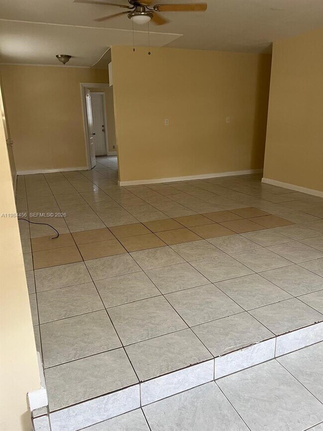 Foto del edificio - 1020 W 2nd St