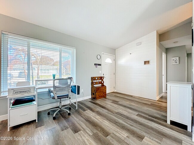 Foto del edificio - 1614 Earlham Ave NW