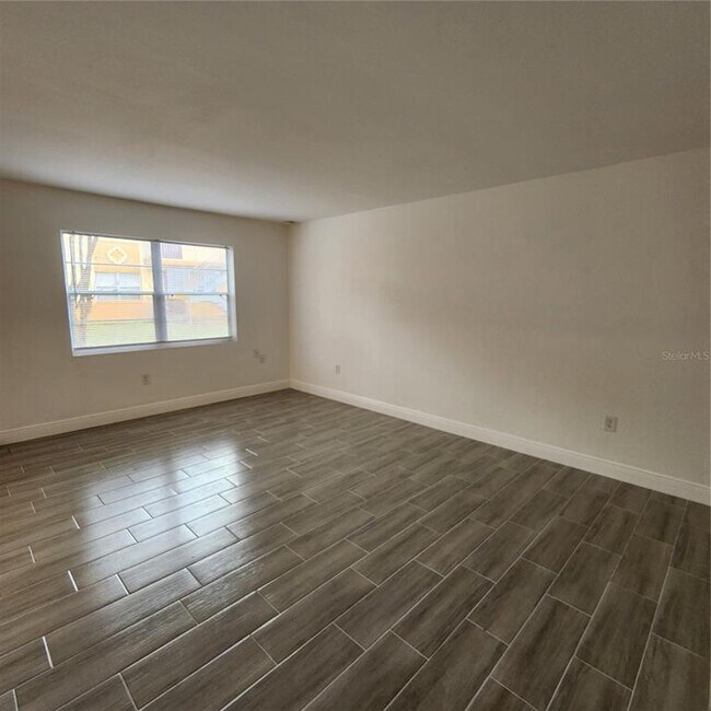 Foto del edificio - 711 Wyman Ct