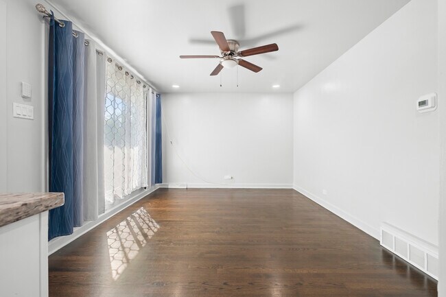 Building Photo - 251 Hickory St