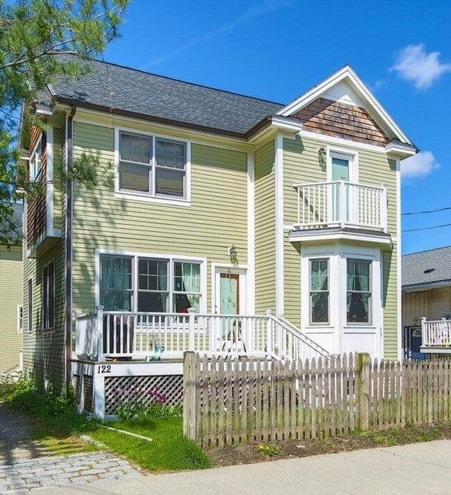 Building Photo - 122 Clifton St