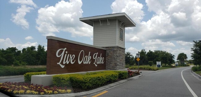 Foto del edificio - 2136 Live Oak Lake Rd