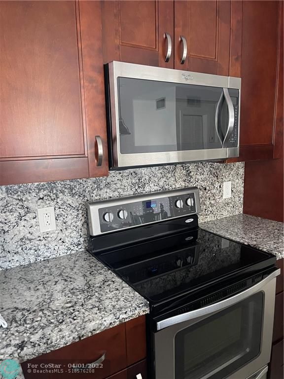 Foto del edificio - 8406 W Sample Rd