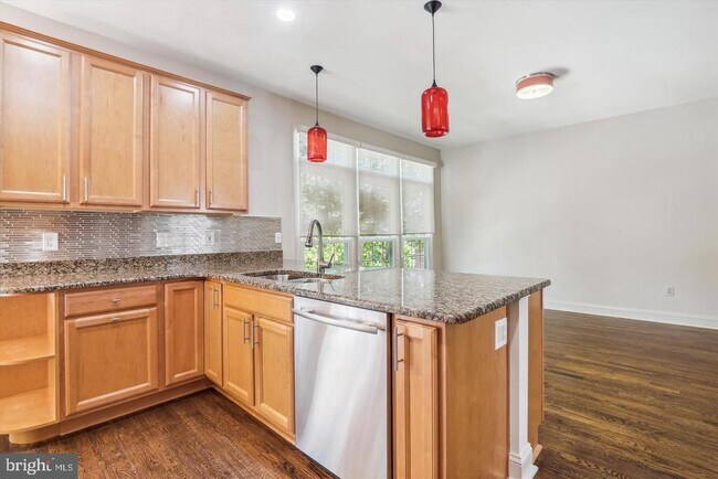 Building Photo - 1596 N Colonial Terrace