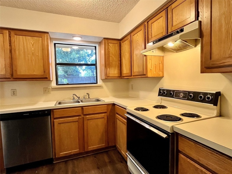 Primary Photo - 301 Joshua St