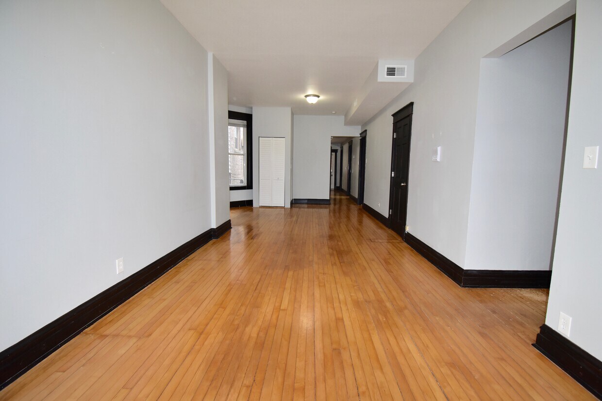 Foto principal - 2844 N Whipple St