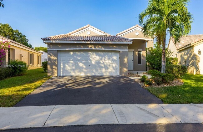 Foto del edificio - 4295 Greenbriar Ln