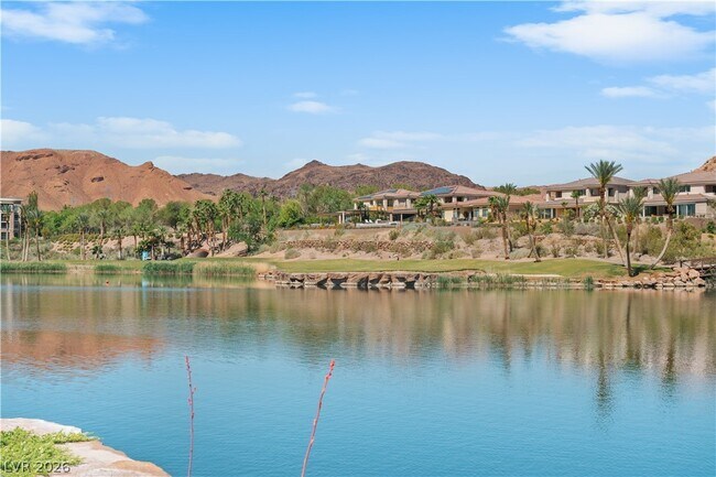 Foto del edificio - 66 Lakefront Dr