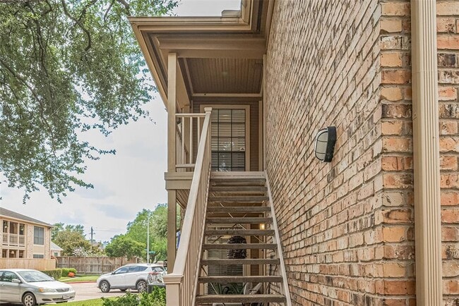Building Photo - 1311 Antoine Dr