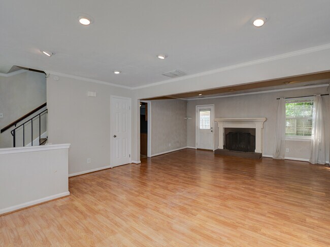 Building Photo - 1805 Oneida Ct