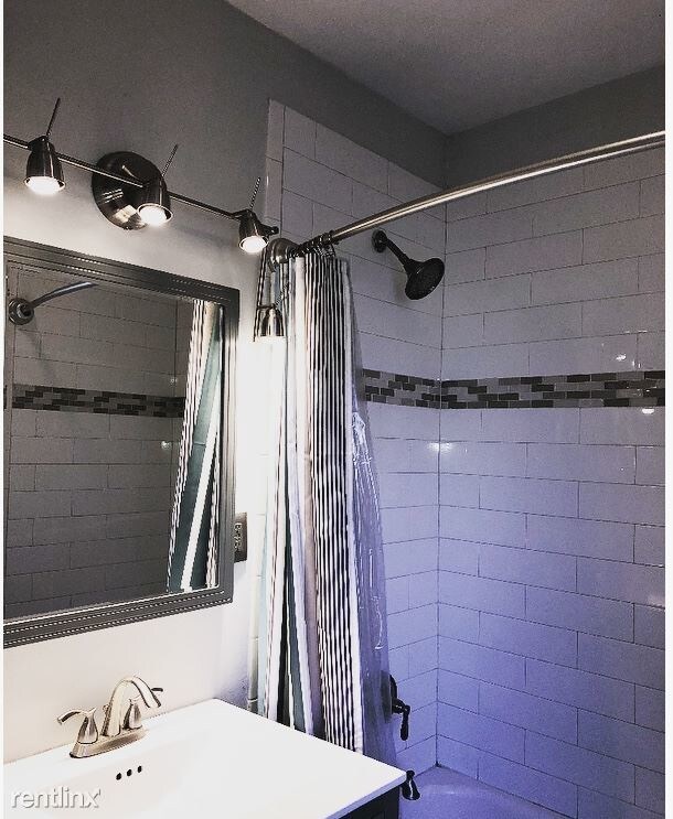 Building Photo - 3 br, 2 bath Townhome - 756 Delaware St