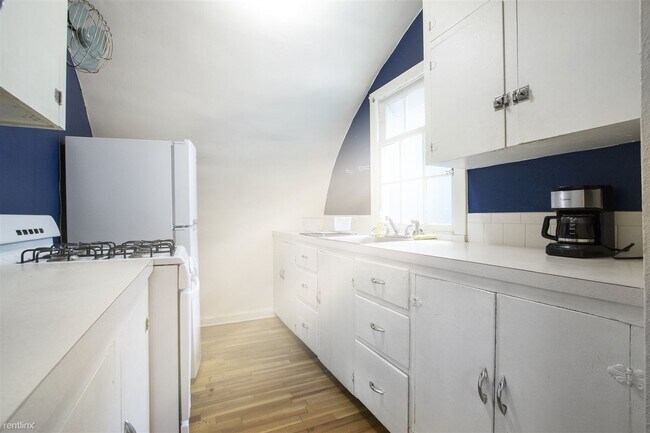 Foto del edificio - 1 br, 1 bath Duplex - 219 North Shields St...