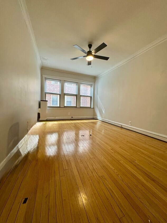 Foto del edificio - 7667 N Sheridan Rd