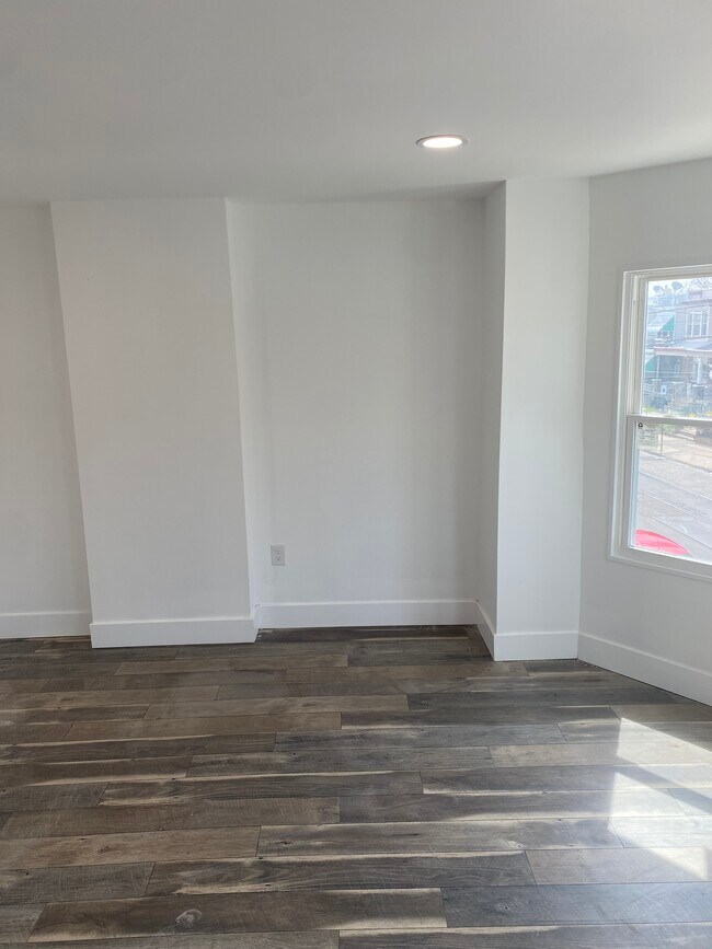 Building Photo - 1541 N 60th St