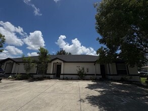 Building Photo - 509 SE 6th Pl