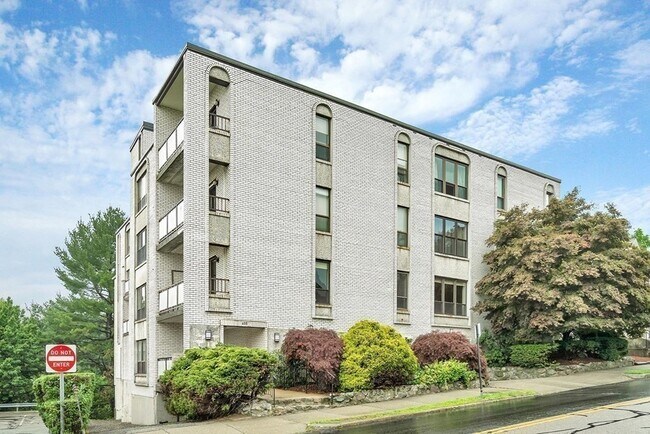Foto del edificio - 405 Langley Rd