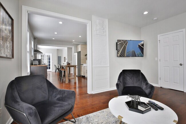 Foto del edificio - 137 E Tompkins St