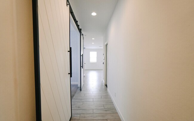 Foto del edificio - 531 E Bamboo Ln
