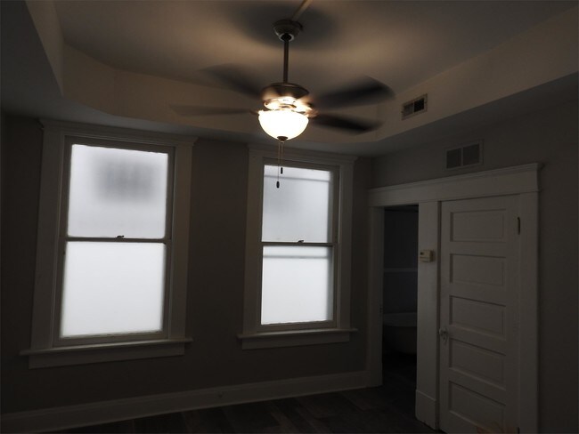 Building Photo - 555S S 18th St