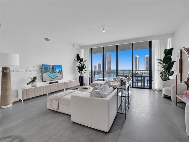 Primary Photo - 5000 Island Estates Dr