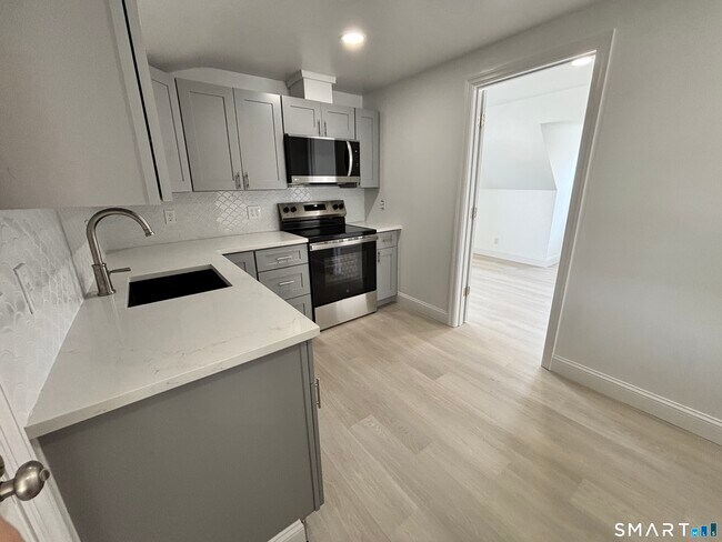 Foto del edificio - 23 Roosevelt Ave